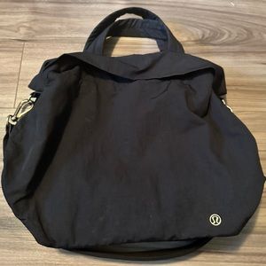 Black “On my Level” lululemon bag. EUC
